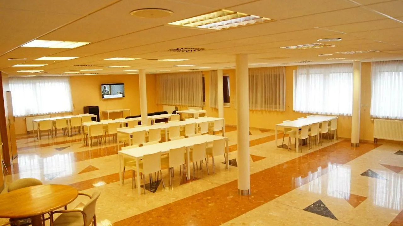 Km House Cerny Most Hostel Prague