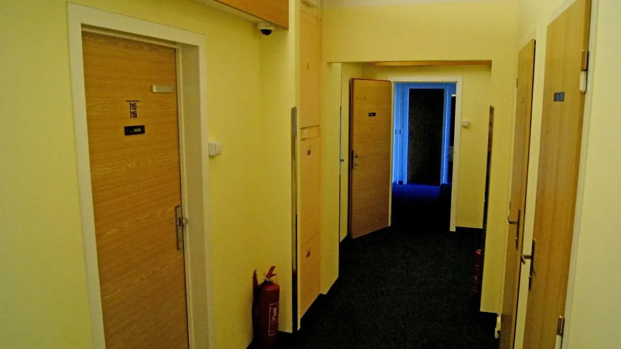 Km House Cerny Most Hostel Prague
